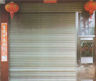 豪華型香檳色鋁卷門（龍巖自動伸縮門）